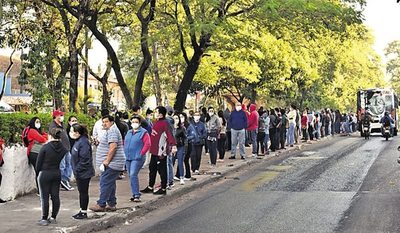 Pulseada de telefónicas y bancos por administrar US$ 282 millones al mes - Nacionales - ABC Color
