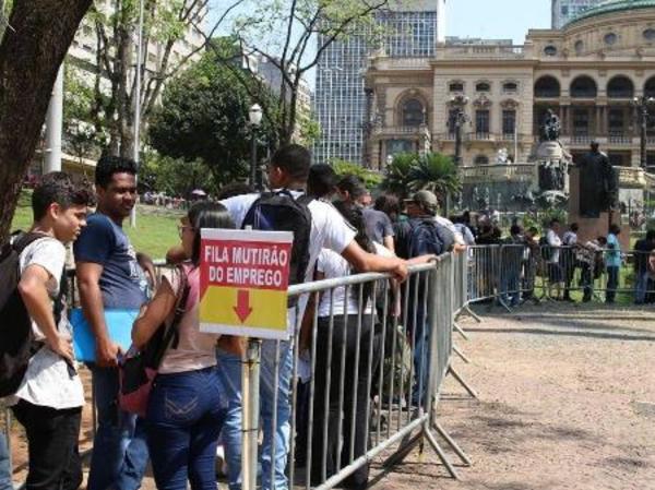 Brasil con casi 15 millones de desempleados