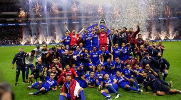 Cruz Azul empata con el Santos y gana el título más de 23 años después