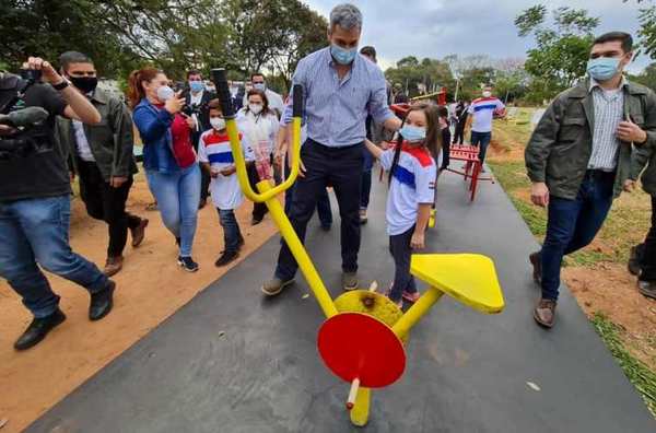 Una buena noticia: Inauguran 7 plazas deportivas en Canindeyú | Lambaré Informativo