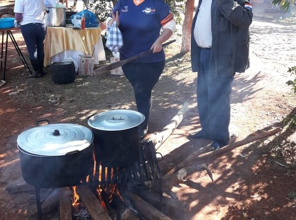 HERNANDARIAS HONESTA OFRECIÓ KARU  GUASU EN EL BARRIO TACURÚ PUCÚ