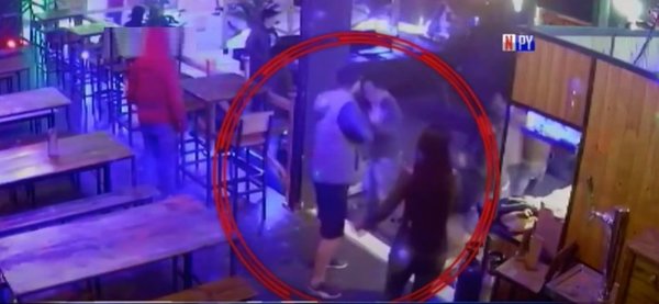 Violenta pelea dentro de un bar en Ñemby | Noticias Paraguay