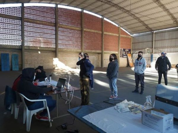 Influenza: algunos vacunatorios son solo para adultos, pero Salud todavía no difunde cuáles