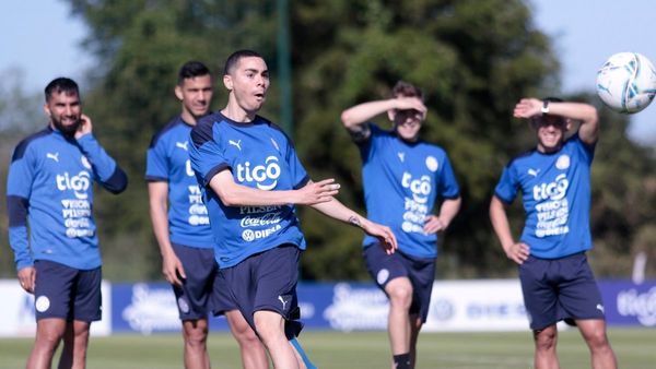 La Albirroja entrena con plantel completo