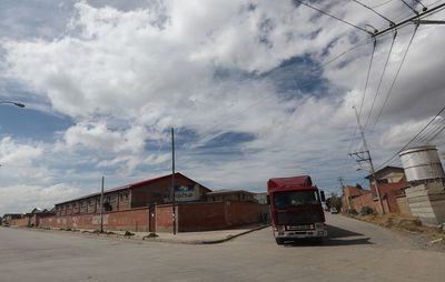 Conflictos, pandemia y contrabando, los enemigos de las industrias bolivianas - MarketData