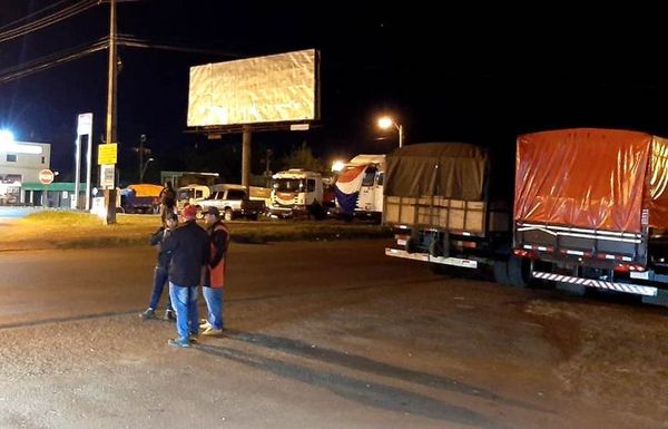 Camioneros reinician paro en Alto Paraná - ABC en el Este - ABC Color