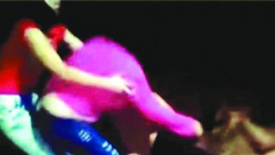 Con arreador mujer garroteó  a su expareja, en plena calle