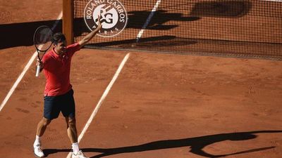 Roger Federer regresa con triunfo a Roland Garros