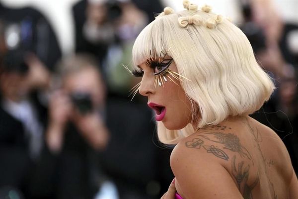 Lady Gaga reedita "Born This Way" para celebrar los 10 años del disco | OnLivePy