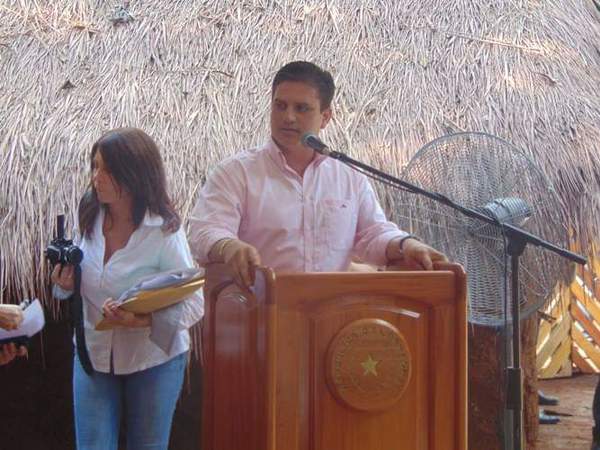 Intendente de Campo 9 denigra a una mujer durante campaña política – Prensa 5