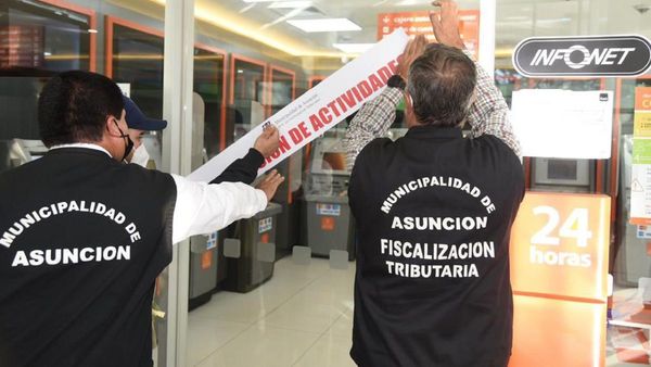 Comuna suspende sucursal bancaria por falta de licencia comercial