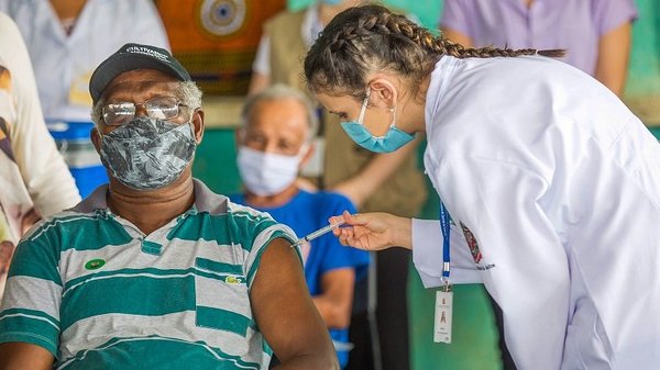 Experimento: Muertes cayeron 95 % en ciudad donde hubo vacunación masiva contra covid | Noticias Paraguay