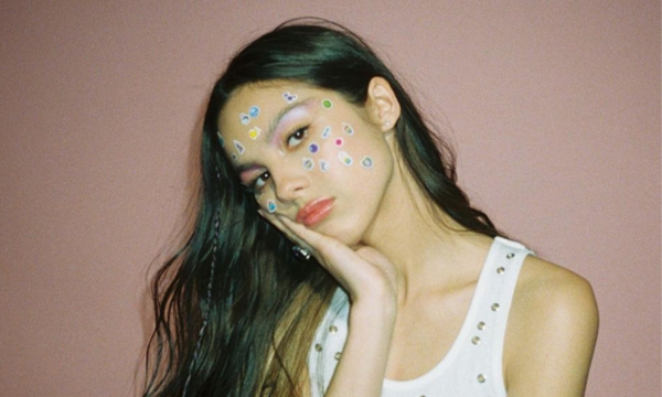 Olivia Rodrigo encabeza los charts de EE.UU. y el Reino Unido con su álbum debut