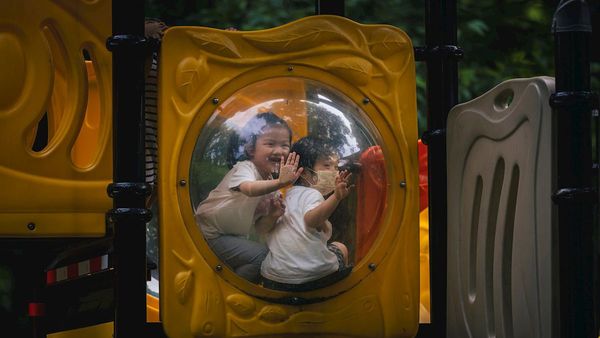 China permite un tercer hijo para abordar su crisis demográfica