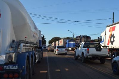 Camioneros de Misiones se plegaron al paro de transportistas - Nacionales - ABC Color