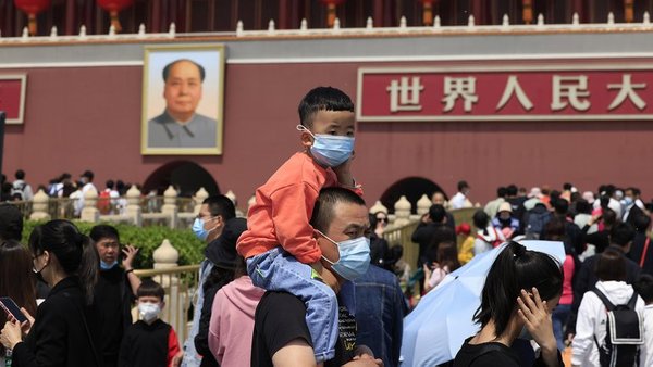 China permitirá a las parejas tener hasta tres hijos