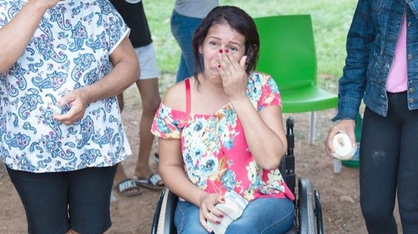 Crónica / Tiktoker famoso ayuda a familias paraguayas