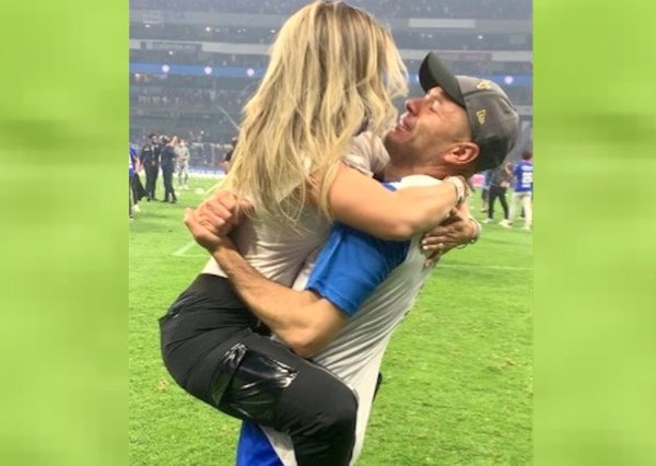 Crónica / UNA LOCURA. Doña de Pablo Aguilar celebró campeonato haciendo ¡upa lala!