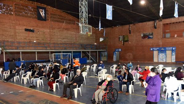 Persiste la baja afluencia y recién se vacunó al 30% de los mayores