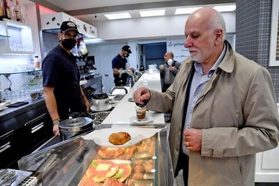 Italia reabre la hostelería en el interior y el público vuelve a los estadios - Mundo - ABC Color