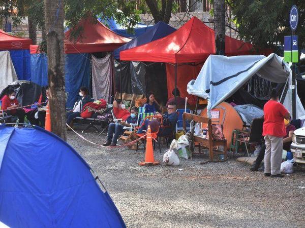 Indigna a familiares la prohibición de carpas y celulares en IPS – Prensa 5