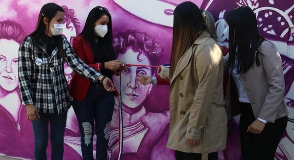 Inauguran el mural "Kuñanguéra Ojepytasova Hetãre" en Caazapá - Noticiero Paraguay