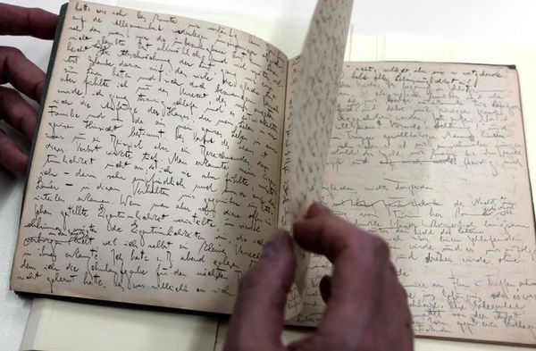Escritos y dibujos inéditos de Kafka, accesibles online - Cultura - ABC Color