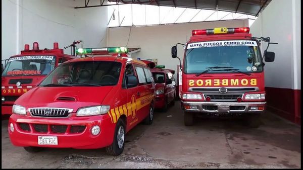 Bomberos piden ser vacunados de manera prioritaria pero les niegan