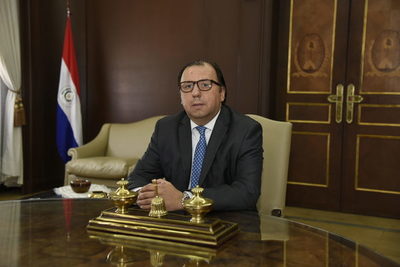 Por motivos de salud renuncia el presidente del BNF Carlos Florentín