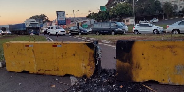 Paraguayos BURLAN controles sanitarios en FOZ, a lo paraguayo