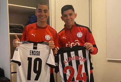 En la Albirroja hubo Intercambio de camisetas albinegras entre dos cracks