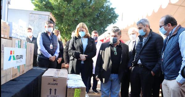 Itaipú entrega insumos, equipos biomédicos y medicamentos a Salud