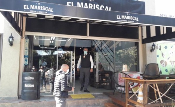 Clausuran barbería "El Mariscal" por falta de patente comercial
