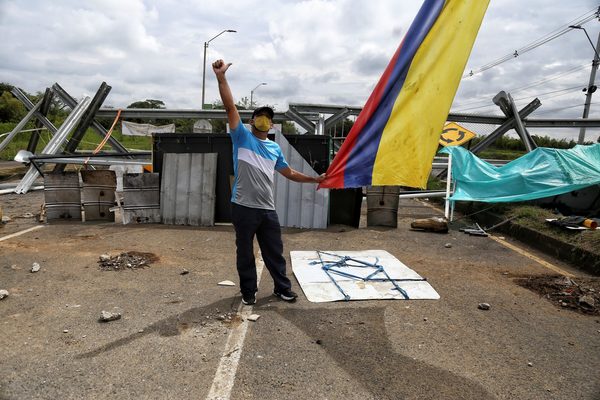 Acuerdan desbloquear puntos de la Vía Panamericana en el suroeste de Colombia - MarketData