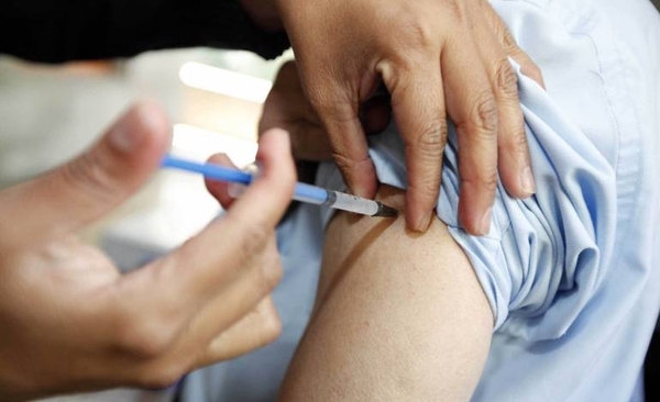 Diario HOY | Ministro dice estar a favor de vacunación a docentes, aunque espera "visto bueno" de Salud