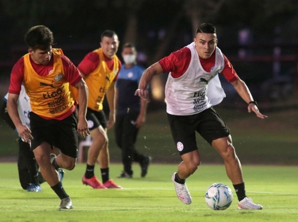 La Albirroja entrenó con plantel completo - APF