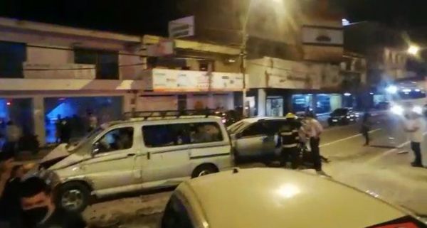 Triple choque sobre la Avenida Eusebio Ayala ocasiona destrozos