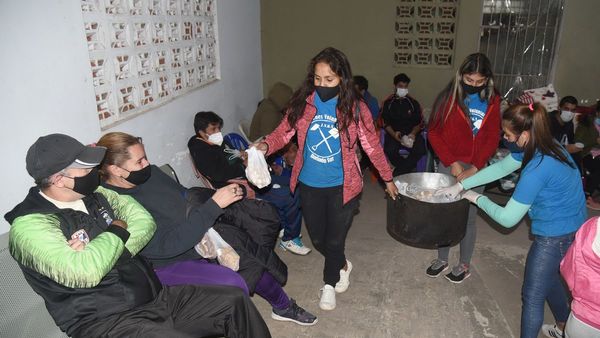 Jóvenes del Bañado llevaron merienda