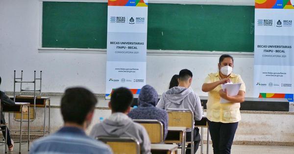 Becas Itaipú-Becal: de 4.300 postulantes, solo el 38% aprobó el examen
