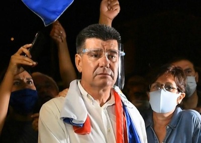Fiscalía acusa y pide juicio oral para Efraín Alegre: Defensa respaldará decisión para resolver 'lo más pronto posible'