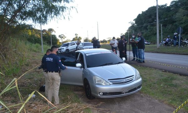 Delincuentes abandonan vehículo robado tras una persecución policial – Diario TNPRESS