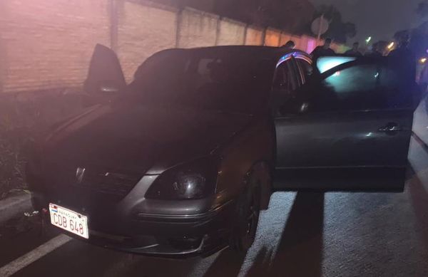Hallan abandonado vehículo robado al costado del campus de la UNE - ABC en el Este - ABC Color