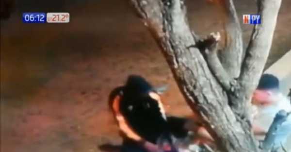 Luque: Jóvenes fueron víctimas de un atraco mientras se sentaban en la vereda | Noticias Paraguay