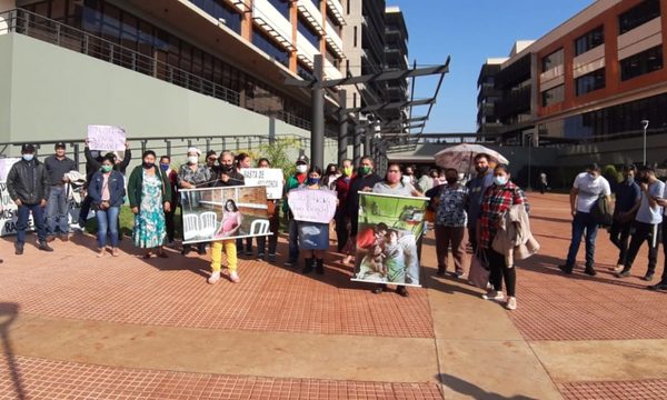 Comenzó juicio a médicos que dejaron parapléjica a Raquel