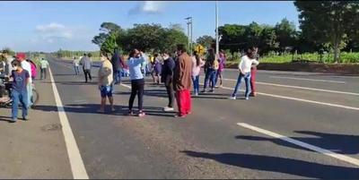 En Villa Elsa siguen pidiendo al MOPC un acceso seguro para la comunidad – Prensa 5