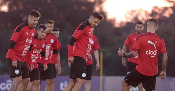 Eliminatorias: este sería el probable once de la Albirroja ante Uruguay