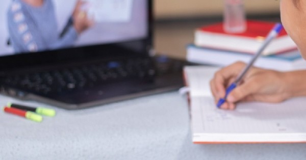 Profesora evita femicidio de madre de alumno que se ausentó de clases: “Llegué cuando le hundía el cuchillo en el pecho” - SNT