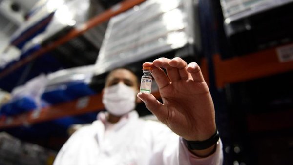 Dedos cruzados: esta semana llegarían más vacunas contra el covid y lunes bajarían franja etaria para inocularse - ADN Digital