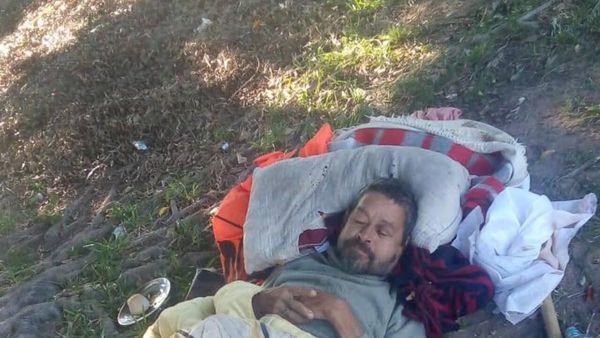 Piden ayuda para rescatar a abuelito: se cayó y aparentemente se descaderó