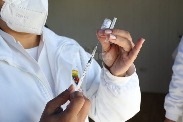 Crónica / Personas de 18 a 59 años con enfermedad de base podrán vacunarse